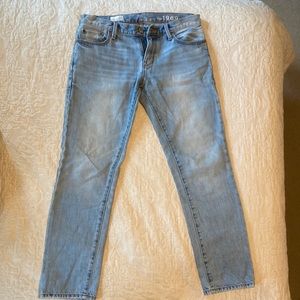 Cropped boyfriend jeans